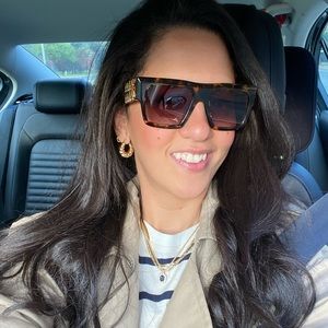 Meet your Posher, Caroline